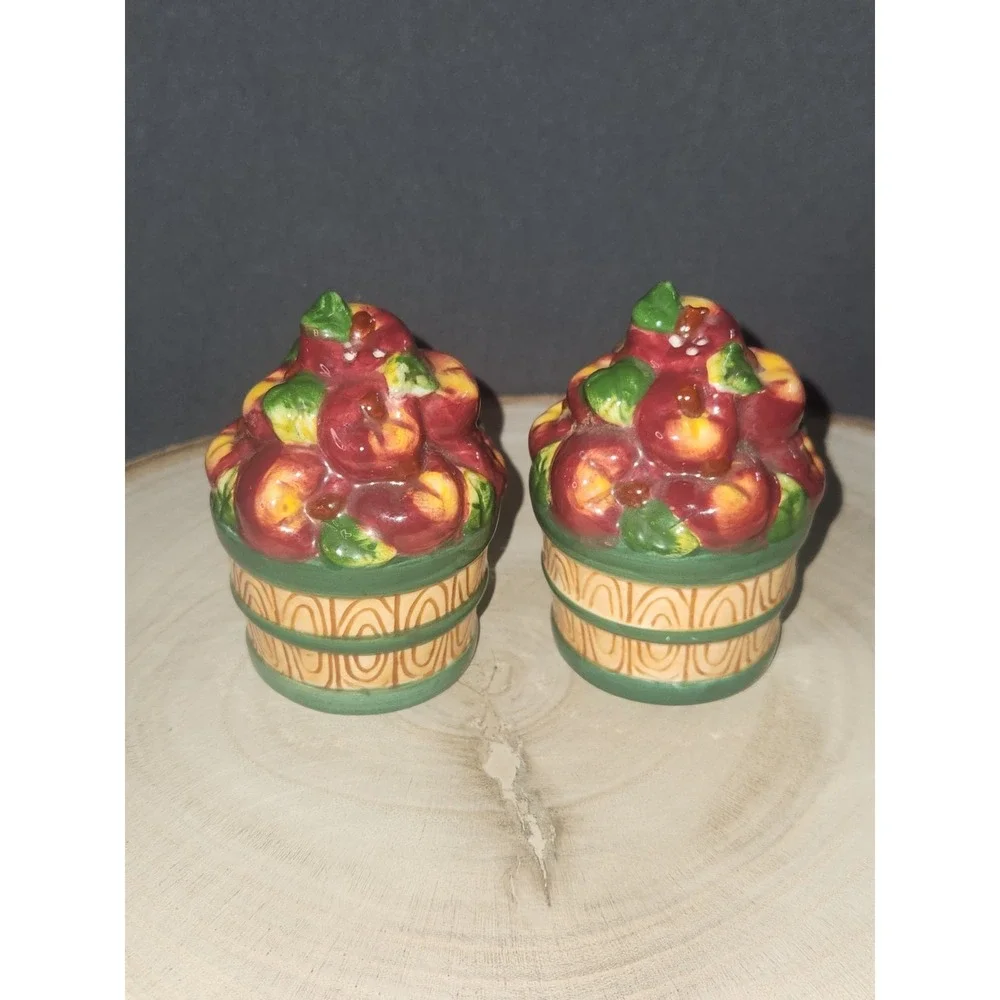 Vintage‎ Apples in Bushel Basket Salt and Pepper Shakers Set - Harvest Country